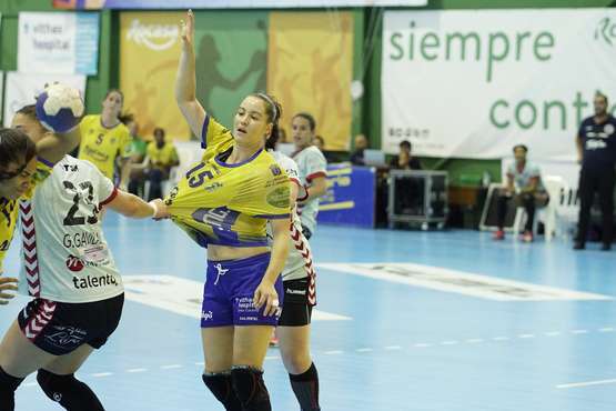 Paso de gigante hacia el título del Rocasa tras superar al BMC Liberbank Gijón (32-30)